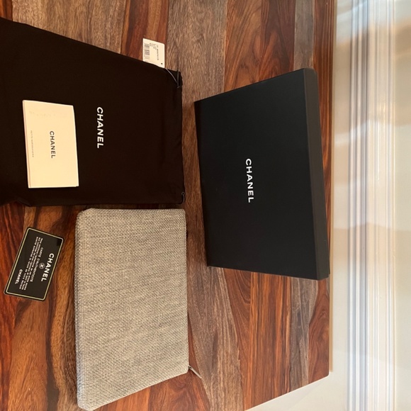 Chanel Clutch/Pouch - Picture 2 of 3